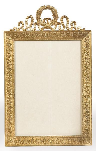 Porta retratos de mesa de bronce dorado, estilo Luís XVI, Francia S. XIX.