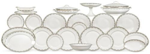  Vajilla en porcelana esmaltada en blanco con filo dorado de Hutschenreuther Selb.