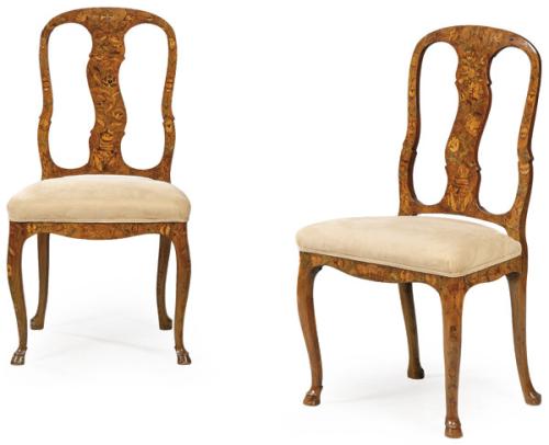  Pareja de sillas rococós en madera de nogal, con respaldo calado, con pala recortada, con decoración de marquetería de época posterior de motivos vegetales en maderas finas.