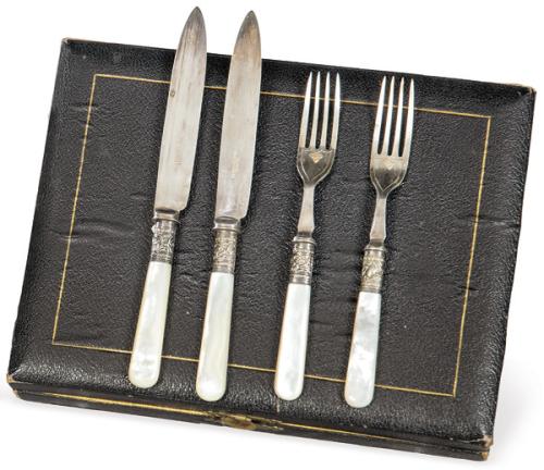 Juego de cubiertos de merienda para seis de metal plateado y nácar en estuche con marca comercial de Pleasance & Harper, Bristol, primer tercio de S. XX.