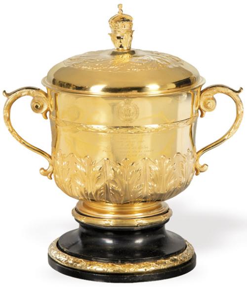 Copa trofeo de plata sobredorada inglesa, punzonada Ley Sterling de R & S Garrand, Londres 1876.