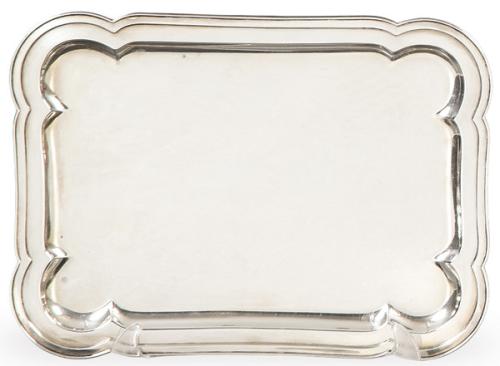  Bandeja rectangular con esquinas redondeadas de plata española punzonada 1ª Ley de Matilde Espuñes.