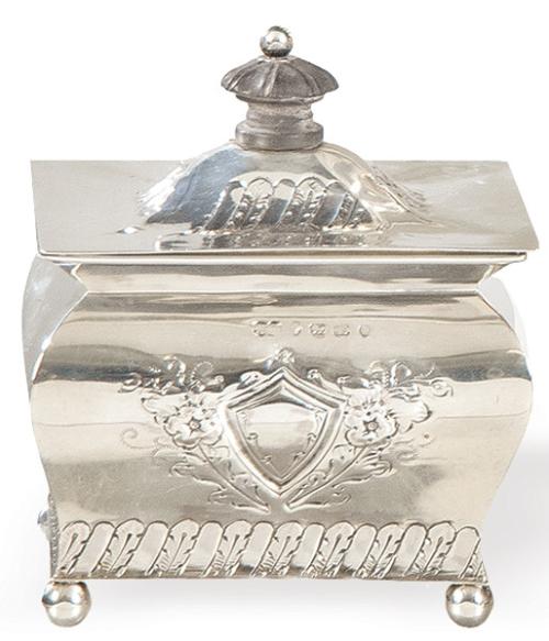 Pequeña caja cuadrangular victoriana de plata inglesa punzonada, Birmingham S. XIX.