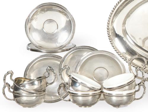  Siete tazas con sus platos de plata española punzonada Ley 916 de Matilde Espuñes con marca comercial de Luís Sanz primer tercio S. XX.