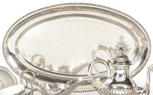 Fuente de servir de plata española punzonada 1ª Ley de Montejo con marca comercial de Pérez Fernández.