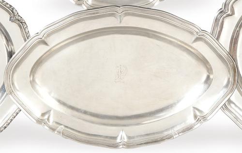  Bandeja ovalada de servir de plata española punzonada Ley 916 de Dionisio García con marca comercial de E. Potente.