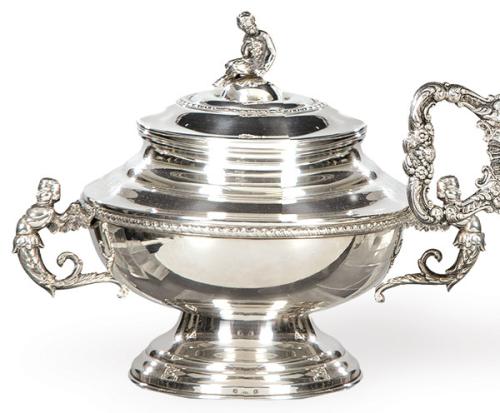 Sopera de plata española punzonada 1ª Ley de Montejo con marca comercial de Aldao.