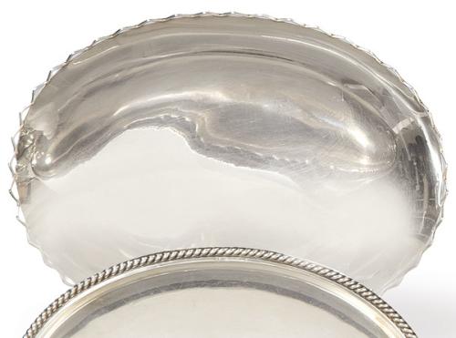 Salva oval con borde dentado calado de plata española punzonada 1ª Ley.