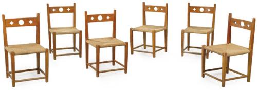  Conjunto de 6 sillas con estructura de madera de pino, con respaldo recto calado, asientos de cuerda.