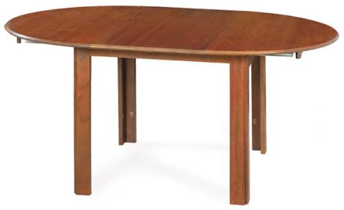  Mesa de comedor extensible de BIOK en madera de teca, con tapa circular sobre patas rectas.