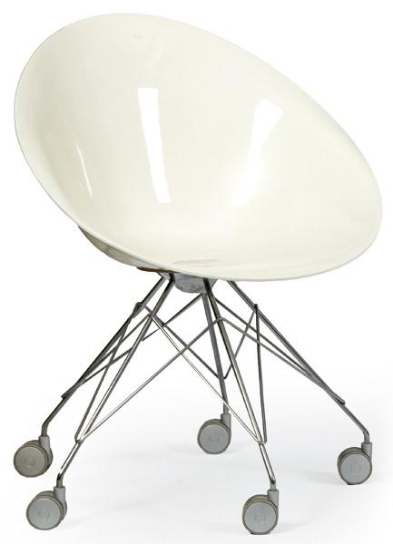  Philippe Starck (1949) para Kartell. 