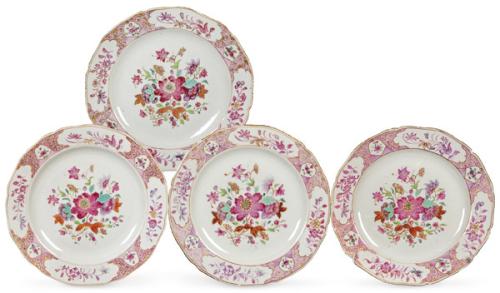  Juego de cuatro platos de porcelana de Compañía de Indias, Famlia Rosa, Dinastía Qing, época de Qianlong (1736-95).