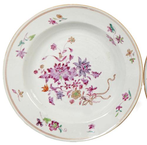 Plato hondo de porcelana de Compañía de Indias, Familia Rosa, Dinastía Qing, época de Qianlong (1736-95).