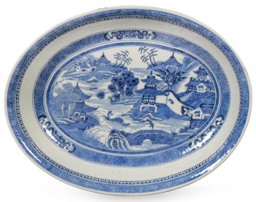  Bandeja oval hondea de porcelana de Compañía de Indias azul y blanco, Dinastía Qing, época de Qianlong (1736-95).