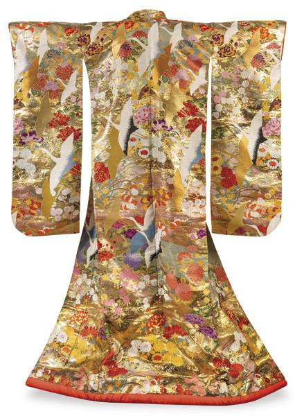  Kimono Furisode en seda y bordado en seda e hilos de oro, posiblemente realizado en Nishi-Jin, Kioto.