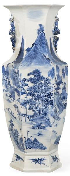  Jarrón poligonal de porcelana china azul y blanco, Dinastía Qing S. XIX