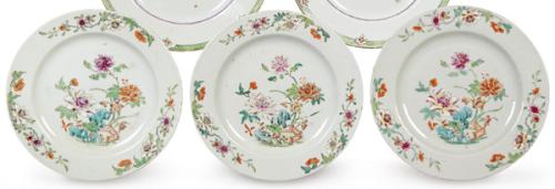 Juego de tres platos de porcelana de Compañía de Indias, Familia Rosa, Dinastía Qing época de Qianlong (1736-95)
