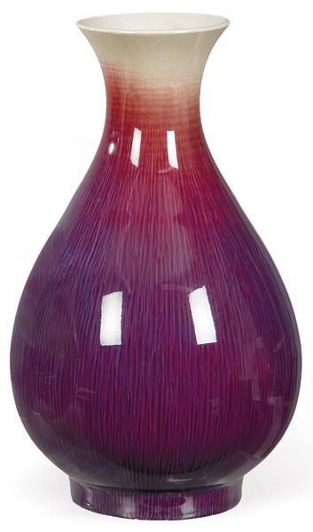 Jarrón periforme de porcelana china con flambeado en sangre de buey y azul cobalto, con marca de sello "Hecho en Jingdezhen" h. 1950-70.