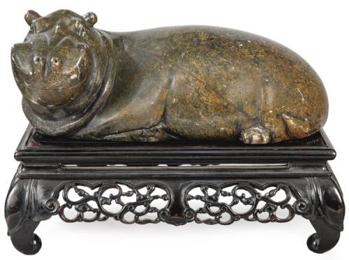  Hipopótamo tallado en piedra, China mediados S. XX