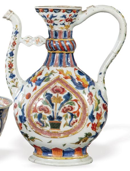  Aguamanilde porcelana china polícroma para el mercado islámico segunda mitad del S. XVIII.