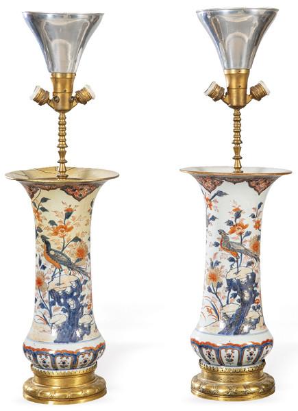  Pareja de lámparas de mesa realizadas con jarrones de porcelana china de Compañía de Indias tipo Imari Dinastía Qing, S. XVIII,