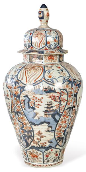  Tibor de porcelana japonesa tipo Imari, Periodo Edo 1603-1838) S. XVIII.