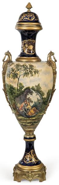  Jarrón Napoleón III tipo Sèvres de gran tamaño.