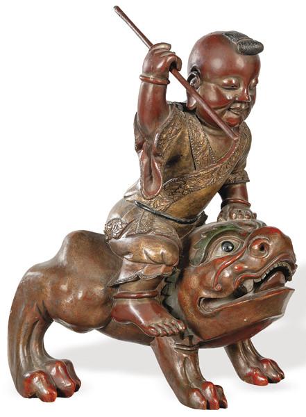  Cazador sobre Perro de Foo en madera tallada, lacada y policromada, China Dinastía Qing  h. 1900