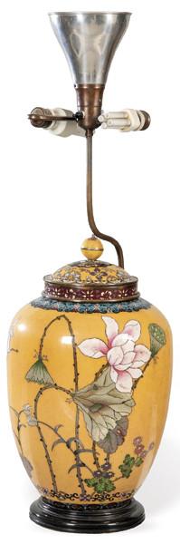 Lámpara de mesa realizada con un jarrón chino de esmalte  h. 1900.