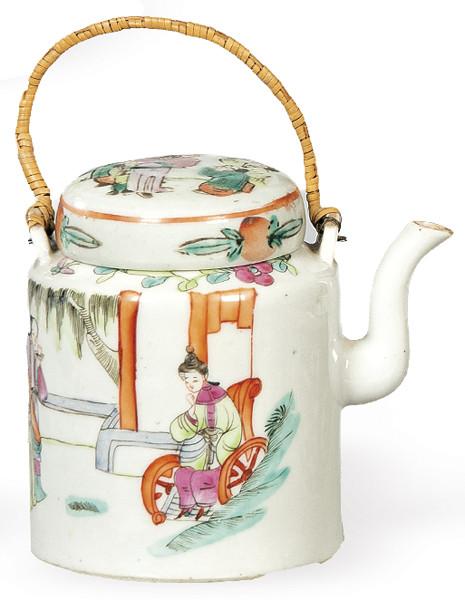 Tetera de porcalana china de Cantón, Dinastía Qing S. XIX.