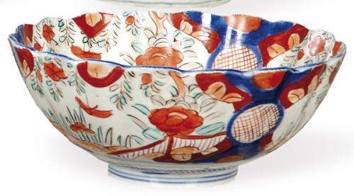 Cuenco de borde ondulado de porcelana japonesa Imari, Periodo Meiji (1868-1912)
