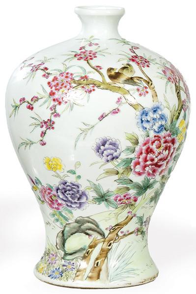  Meiping de porcelana china con esmaltes de la Familia Rosa segunda mitad S. XX.