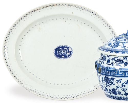  Fuente oval de porcelana de Compañía de Indias, azul y blanco, Dinastía Qing, época de Qianlong h. 1780,