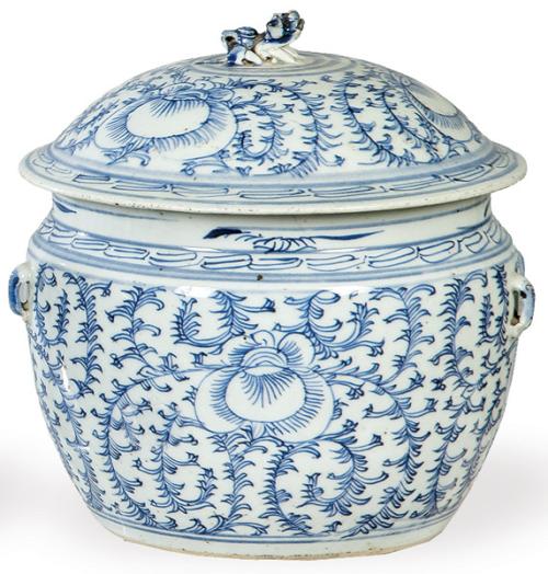 Cazuela de porcelana china azul y blanco, Dinastía Qing ff. S. XIX.