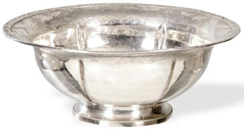 Jofaina de plata española punzonada con orfebre ilegible y fiel contraste de Manuel María Palomino, Sevilla segunda mitad S. XIX.