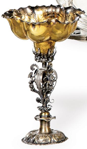 Copa de plata en su color y dorada sin punzonar, posiblemente Alemania S. XIX