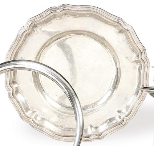  Plato blasonado de plata punzonada Ley 800.