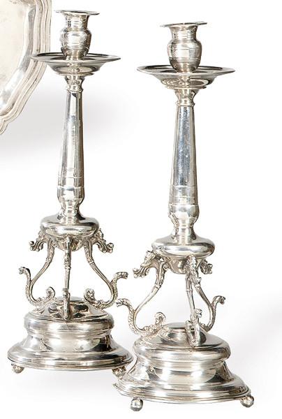 Pareja de candeleros de plata española punzonada 1ª Ley.