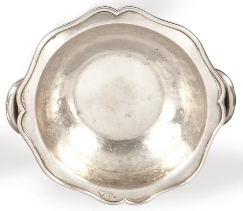 Frutero de plata española con marcas apócrifas S. XIX.