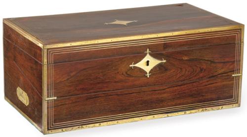  Caja escritorio victoriana de madera de palosanto con decoración de latón, Inglaterra h. 1820