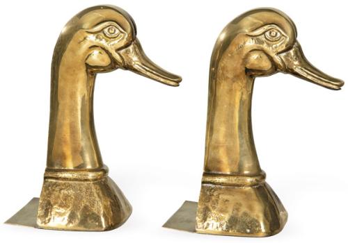 Pareja de sujeta-puertas en bronce dorado en forma de cabeza de pato, posiblemente de Almazán.