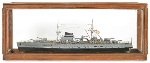  Maqueta de barco de guerra en urna de madera primer tercio S. XX.