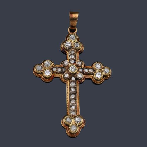  Cruz con ribetes pometeados con diamantes talla antigua de aprox. 3,00 ct en total. S. XIX.