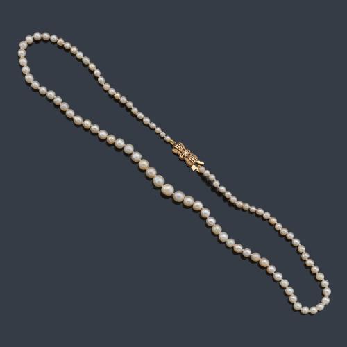 Collar con hilo de perlas naturales (finas) de aprox. 2,70 mm - 5,90 mm. Certificado GCS.