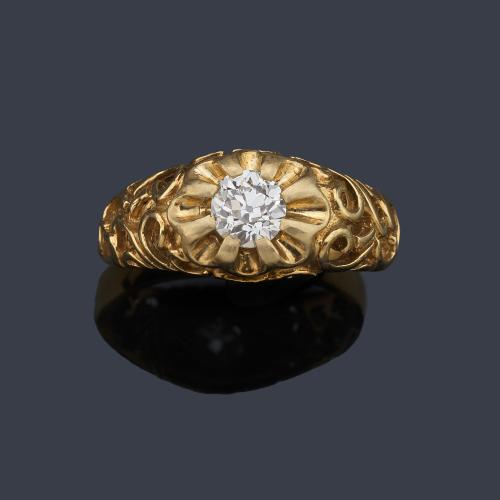  Anillo de caballero con diamante talla transición de aprox. 1,11 ct en montura calada de oro amarillo de 18K.