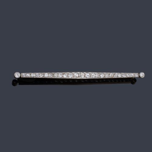  Broche - barrita con banda de diamantes talla antigua y rosa de aprox. 2,20 ct en total. Ppios S. XX.
