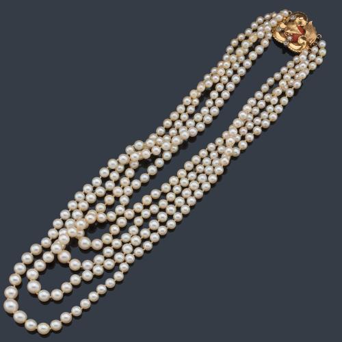 Collar con cuatro hilos de perlas de aprox. 4,75 mm - 8,67 mm con cierre realizado en oro amarillo de 18K con motivos