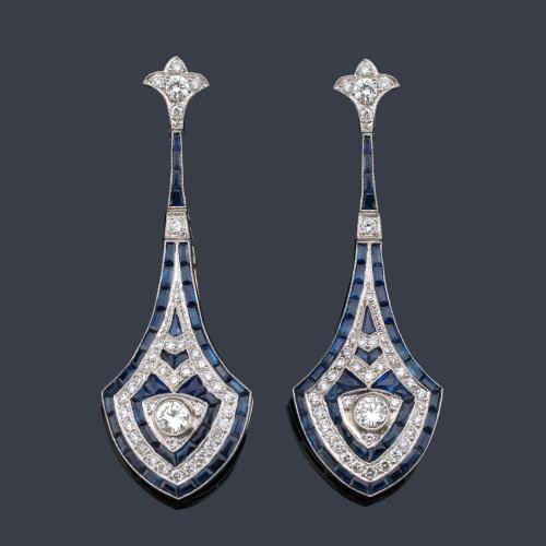  Pendientes largos con brillantes de aprox. 1,50 ct en total y zafiros calibrados de aprox. 11,00 ct en total.