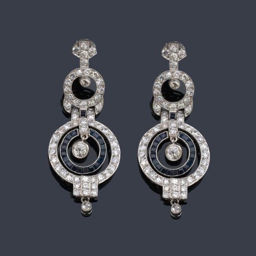  Pendientes largos con diamantes talla antigua y 8/8 de aprox. 2,90 ct en total y zafiros calibrados de aprox. 1,40 ct.