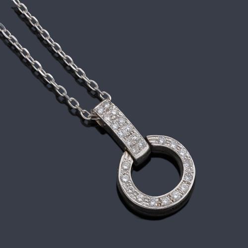 Colgante con diseño circular con brillantes de aprox. 0,50 ct en total.